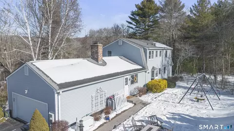 7 Greenwood Cir, East Lyme, CT 06333