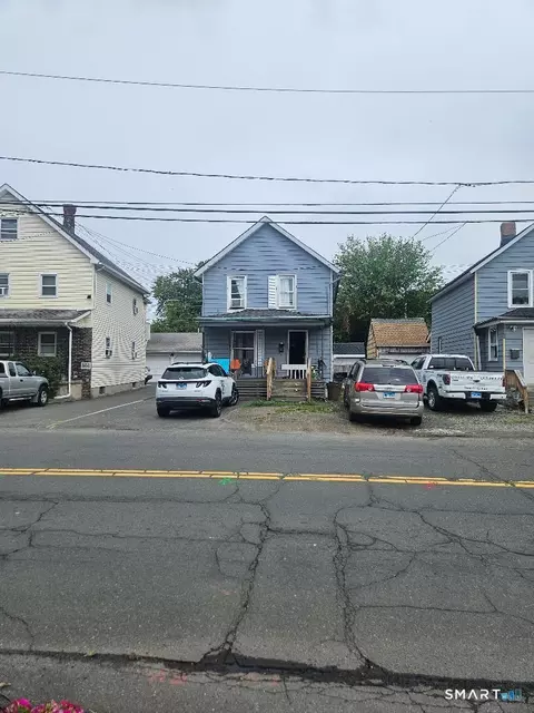 37 Taylor St, Danbury, CT 06810