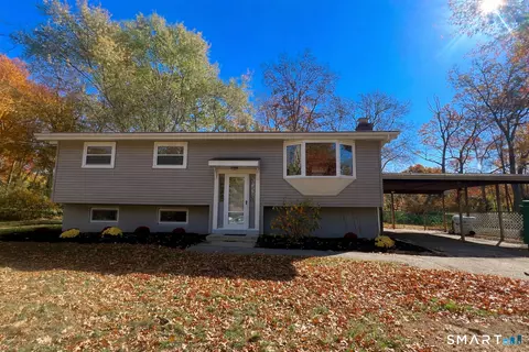 14 Pennywise Ln, Ledyard, CT 06339