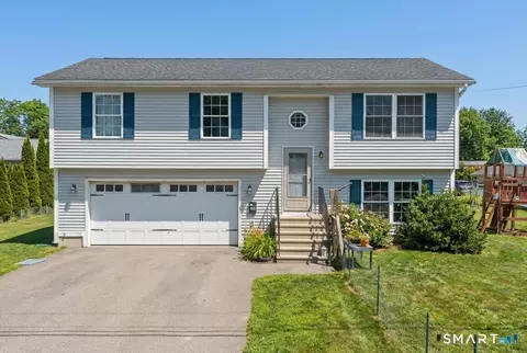 42 Russell St, Griswold, CT 06351