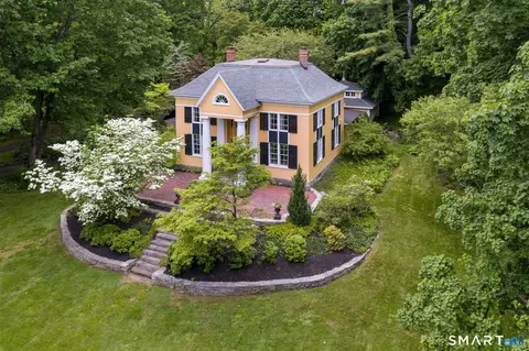 30 Meeting House Ln, Madison, CT 06443