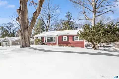 6 Acorn Ln, Norwalk, CT 06854