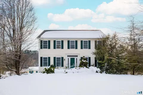 73 Dodgingtown Rd, Newtown, CT 06470