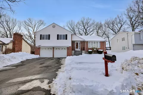110 Heritage Dr, Waterbury, CT 06708