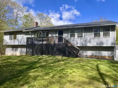 73 Airline Rd, Clinton, CT 06413