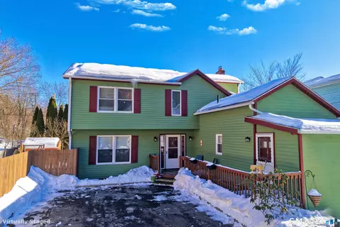 28 Beacon St, Beacon Falls, CT 06403