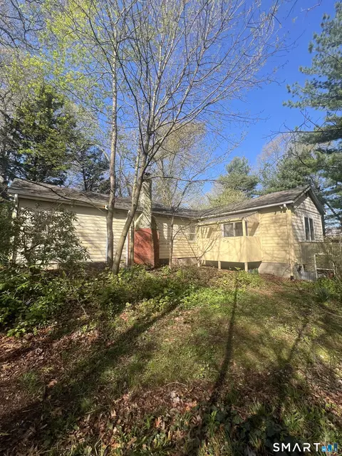 51 Woody Ln, West Haven, CT 06516