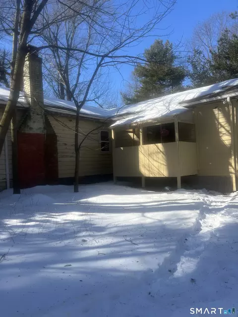 51 Woody Ln, West Haven, CT 06516