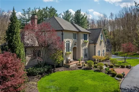 56 Brittany Ln, Somers, CT 06071