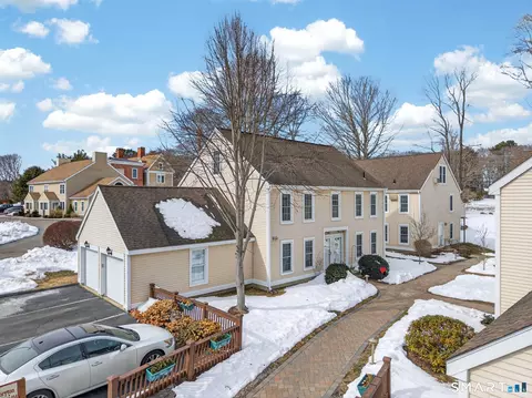 54 Rope Ferry Rd #I154, Waterford, CT 06385