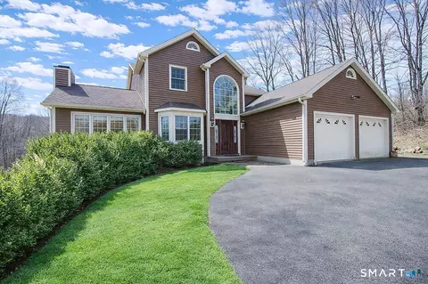 22 Meadowood Dr, New Milford, CT 06776