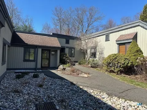 914 Heritage Vlg #B, Southbury, CT 06488