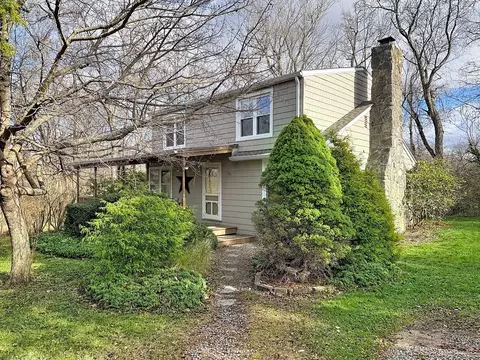 198 Forest Rd, Coventry, CT 06238