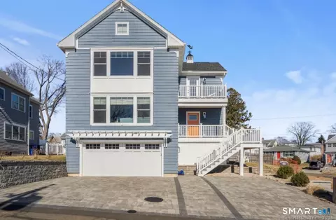 9 4th Ave, Branford, CT 06405
