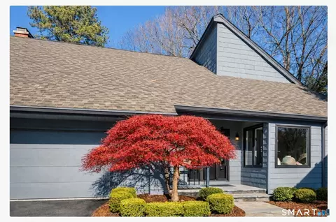 10 Ironwood Ln #10, West Hartford, CT 06117