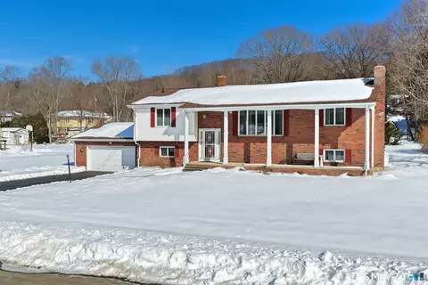 90 Rolling Ridge Rd, Hamden, CT 06518