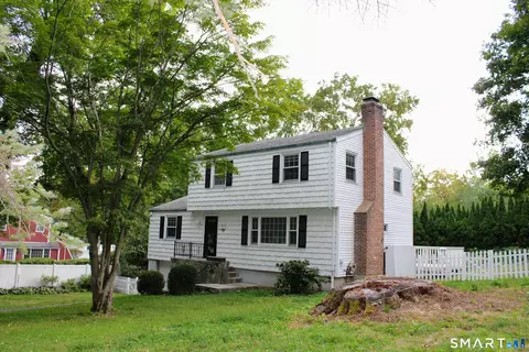3 Woodley Ln, Norwalk, CT 06851