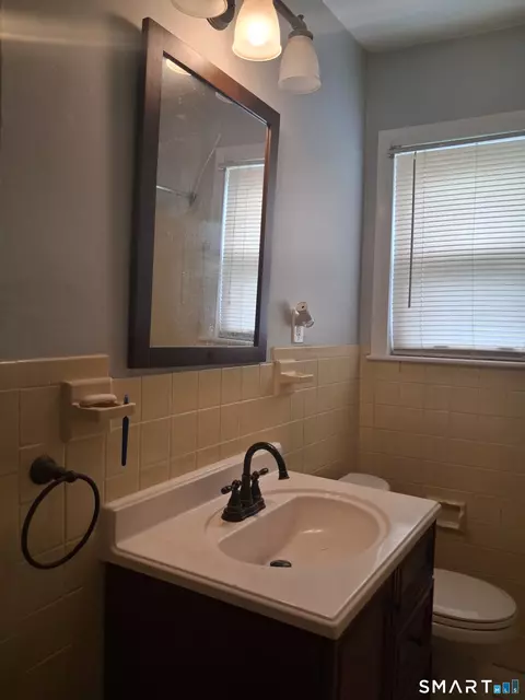 Bath - 26 4th St, Hamden, CT 06514 photo 6 of 6