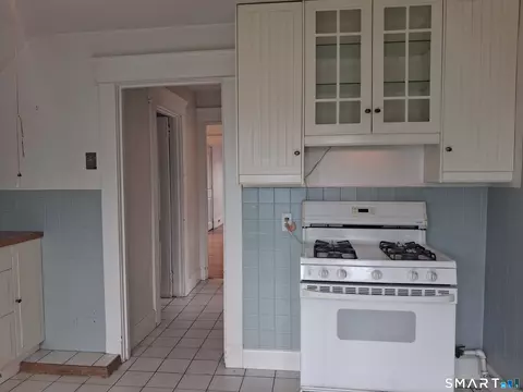 Kitchen - 26 4th St, Hamden, CT 06514 photo 4 of 5