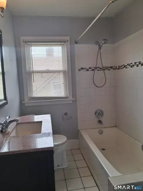 Bath - 26 4th St, Hamden, CT 06514 photo 3 of 6