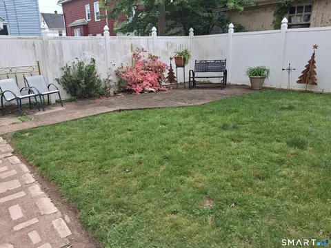 Exterior - 26 4th St, Hamden, CT 06514 photo 5 of 8