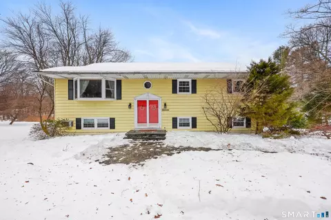 11 Apple Blossom Ln, New Fairfield, CT 06812