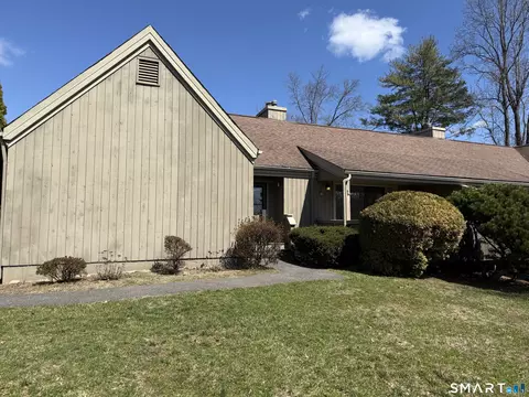133 Bannock Ln #B, Stratford, CT 06614
