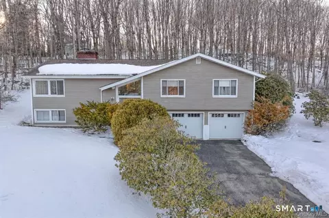 205 Beach Dr, Mahopac, NY 10541