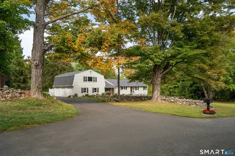 3 Grand Pl, Newtown, CT 06470