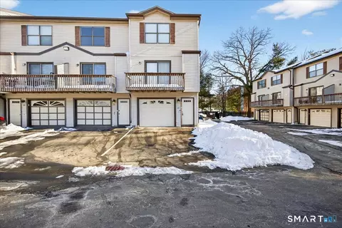 15 Crest St #D27, West Haven, CT 06516