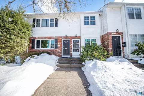 4 Georgetown Dr #F, Enfield, CT 06082