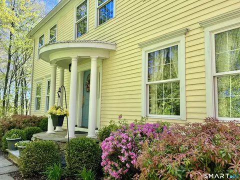 16 Jonathan Dr, Roxbury, CT 06783