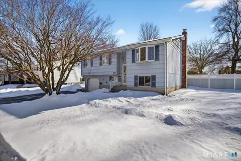 80 Flower Dr, Hamden, CT 06518