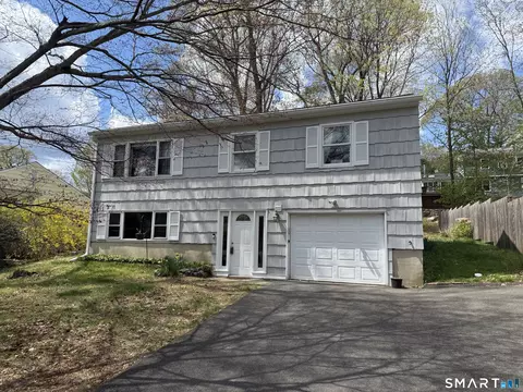 16 Possum Ln, Norwalk, CT 06854