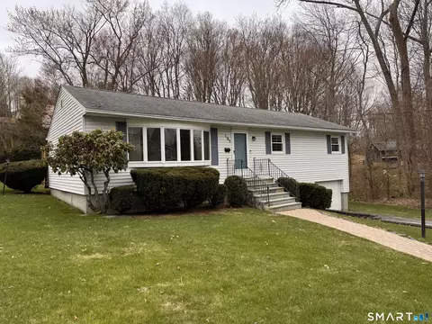 193 Plainfield Dr, Oakville, CT 06779