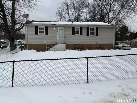 45 Swampscott St, West Haven, CT 06516