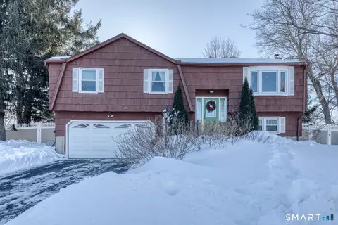 100 Spice Hill Dr, Meriden, CT 06451