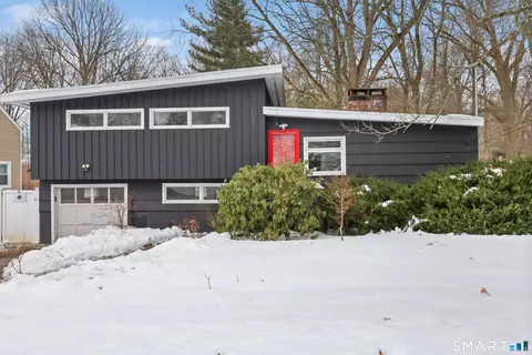 110 Corbin Rd, Hamden, CT 06517