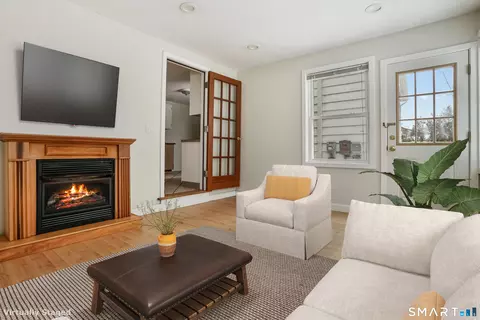 42 Carroll Rd, Hamden, CT 06517