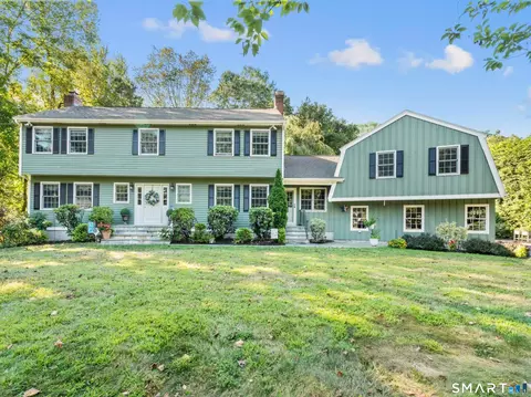10 Foxwood Rd, Trumbull, CT 06611