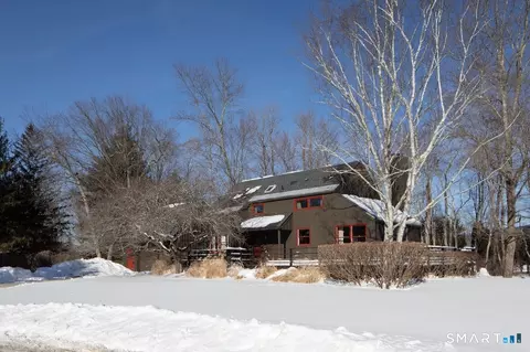 11 Deerfield Rd, Lakeville, CT 06039