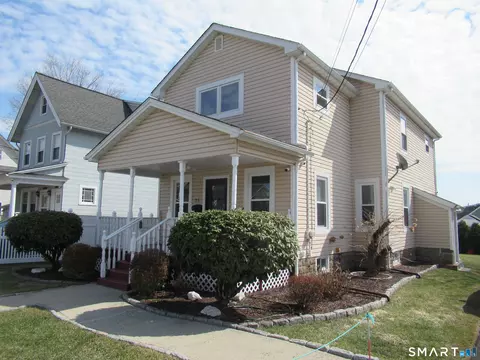 35 Querida St, Bridgeport, CT 06604