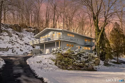 62 Linda Ln, Bethel, CT 06801
