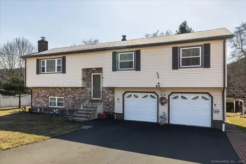 810 Roosevelt Dr, Derby, CT 06418