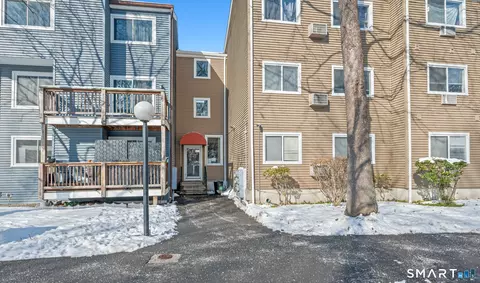 14 Newtown Rd #B6, Danbury, CT 06810