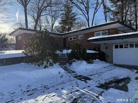 80 Lancaster St, Oakville, CT 06779