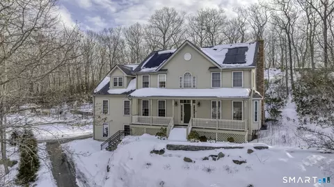 11 Catbird Ln, East Lyme, CT 06333