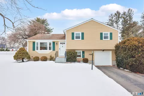 49 Lancaster Rd, Glastonbury, CT 06033
