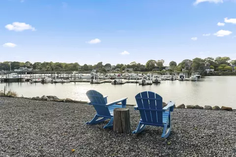 39 Gledhill Ave, Stonington, CT 06378