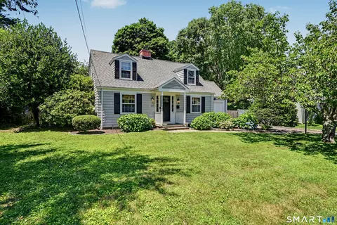 31 Smedley Rd, Fairfield, CT 06824